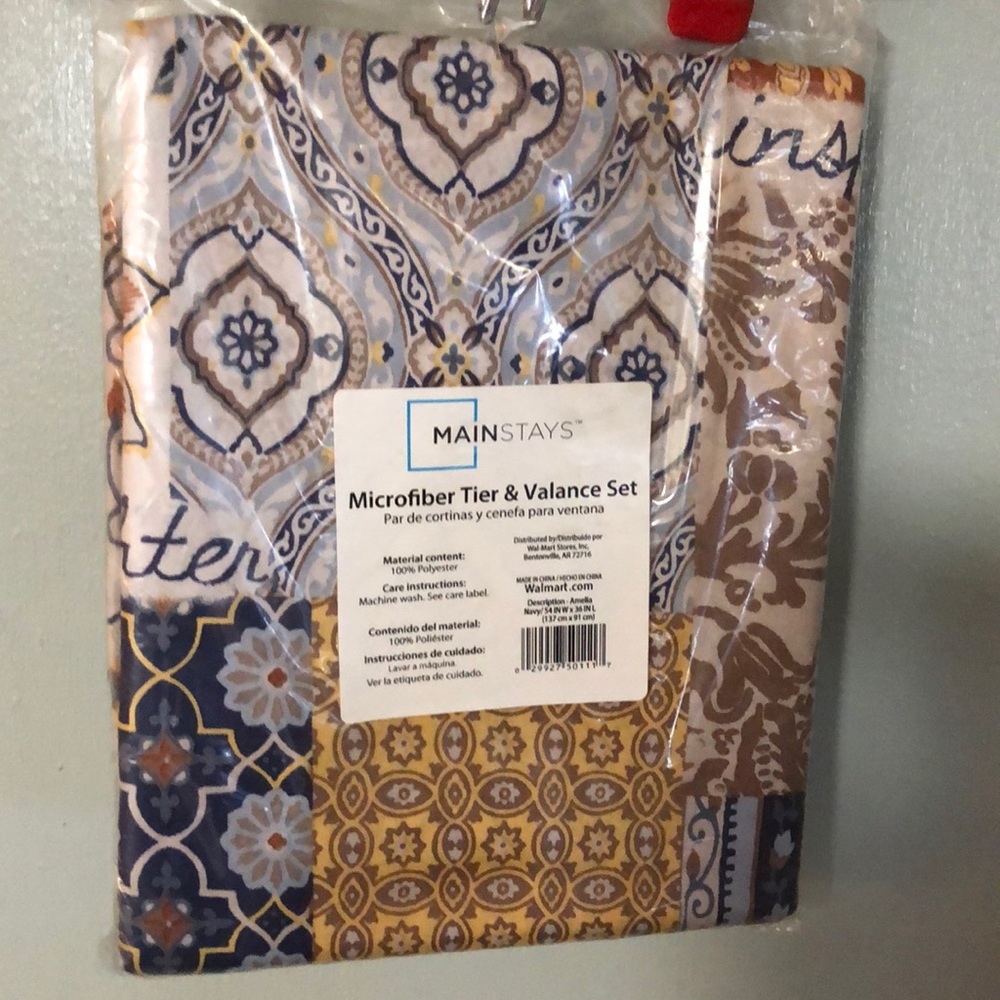 Tier and valance set